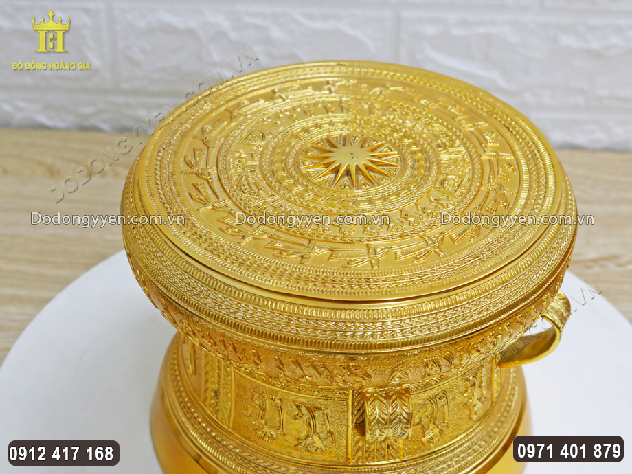 Vật phẩm thường được đặt tr&ecirc;n b&agrave;n l&agrave;m việc hay l&agrave;m qu&agrave; tặng